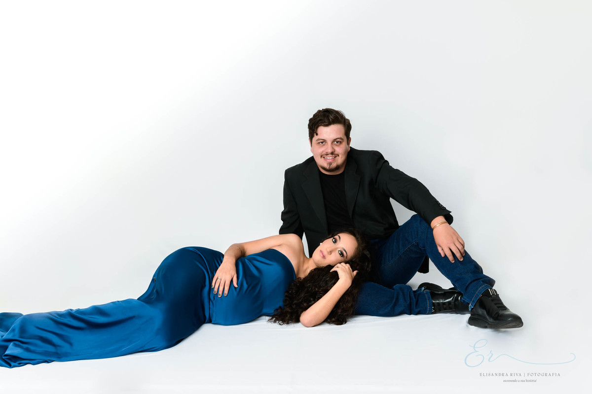 Casal num estilo e elegante e clássico 