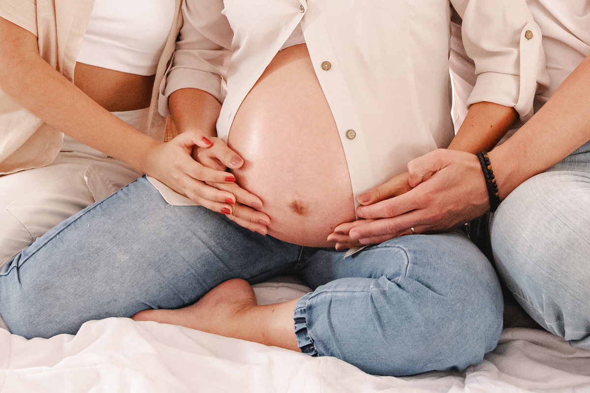 Ensaio de gestante em estúdio