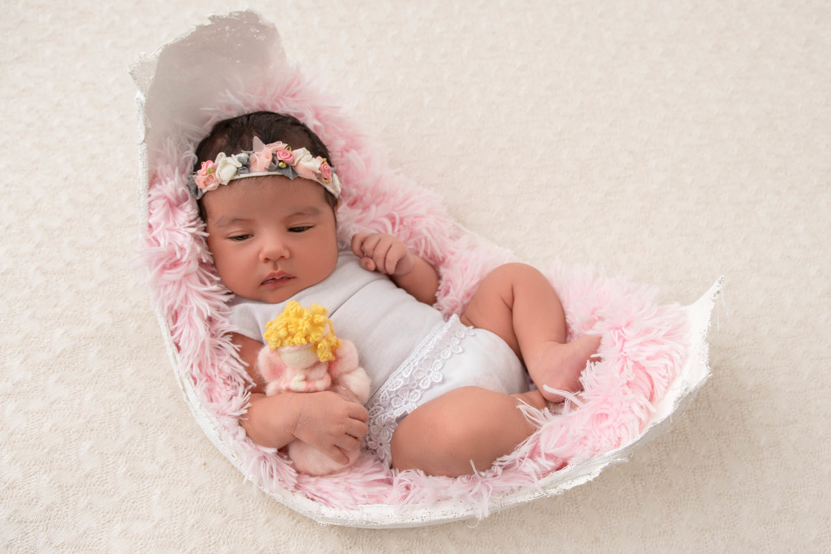 sessão de recém nascido no molde da barriga