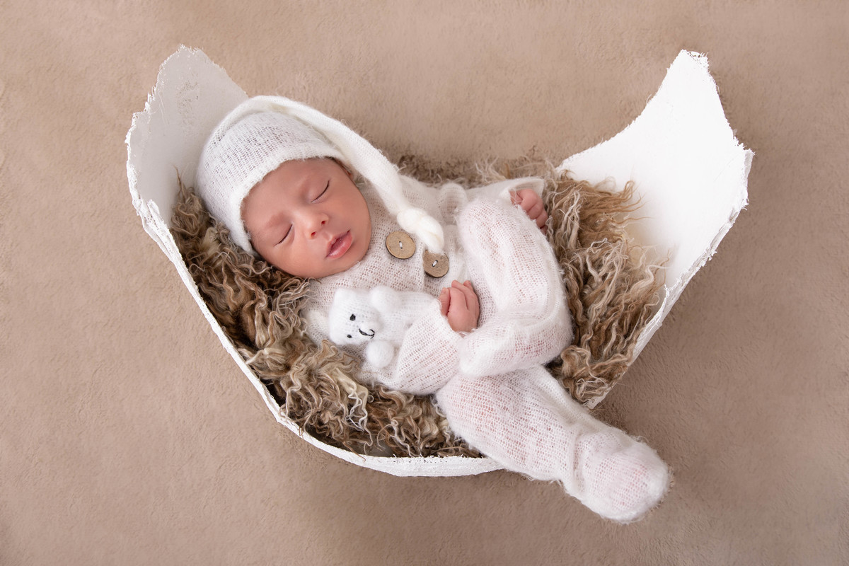 Newborn na barriga de gesso 1