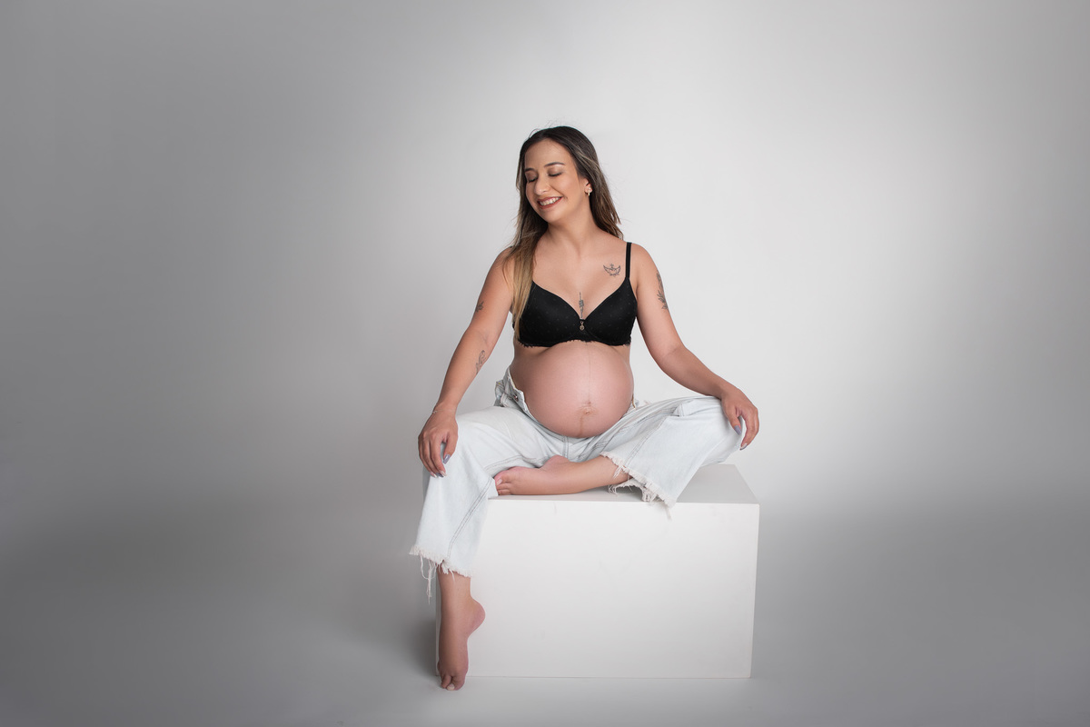 fotografia de grávida em estúdio