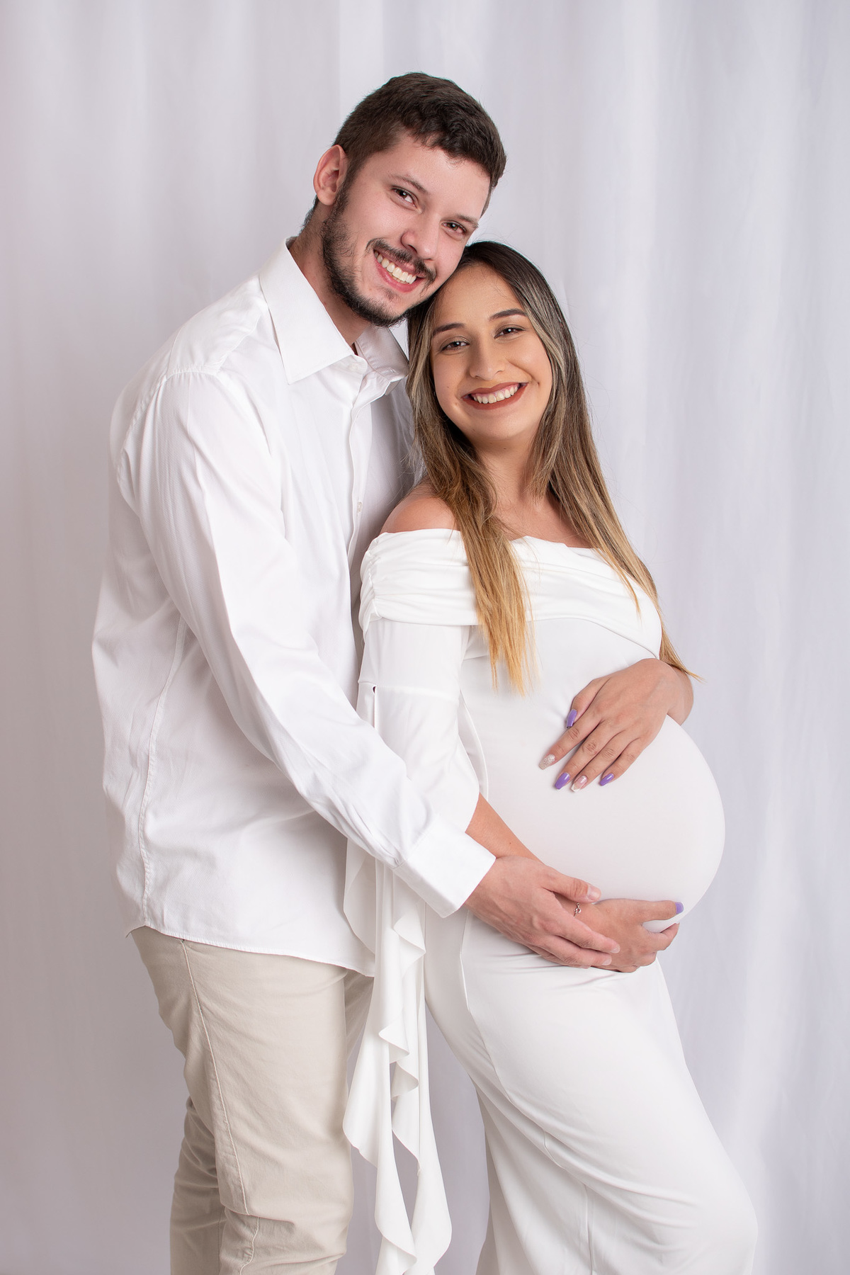 foto de gravida em estúdio com o marido 