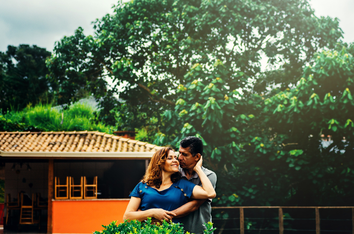 IMG-fotografia-de-ensaio-de-casal-no-quintal.jpg