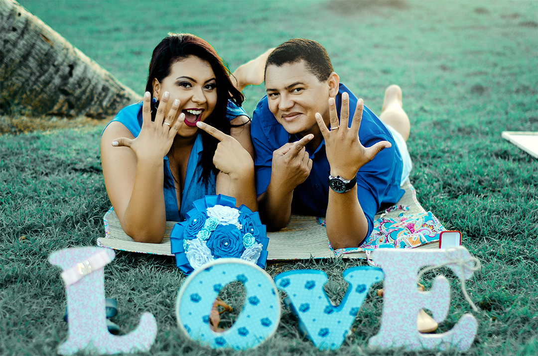 IMG-ensaio-precasamento-beachpark-aquiraz-foto-mostrando-alianças.jpg