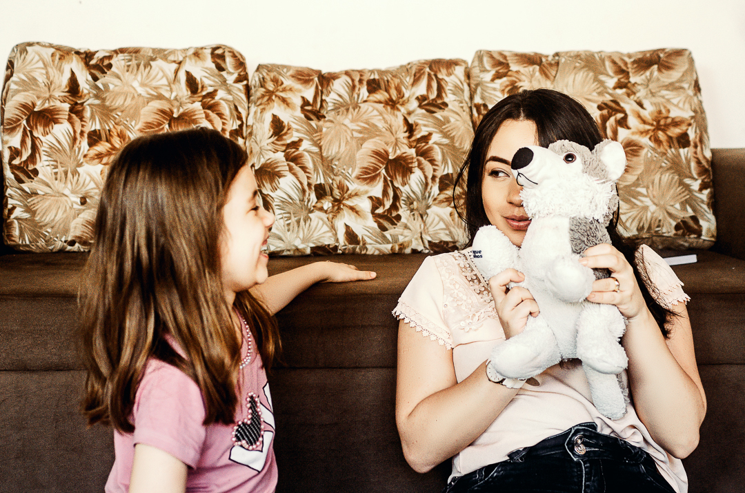 IMG-foto-mae-e-filha-com-urso-de-pelúcia.jpg