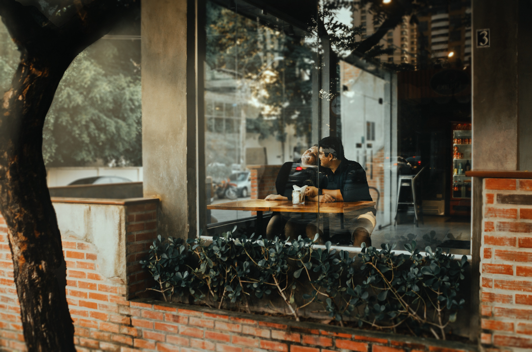 Foto-de-casal-na-cafeteria.jpg