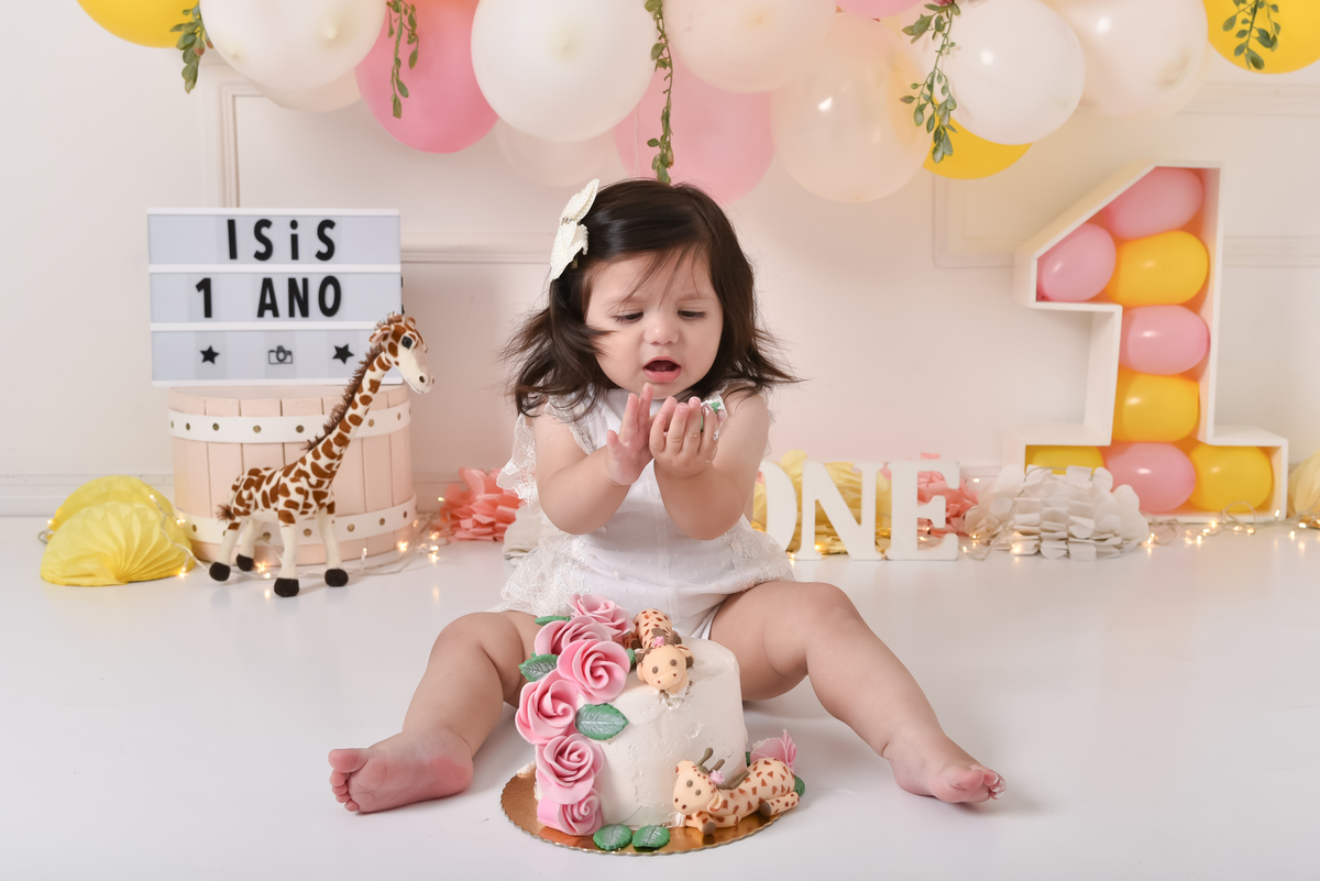 smash-the-cake-neutro-jardim-girafas-ensaio-estudio-santo-andre-thais-castro