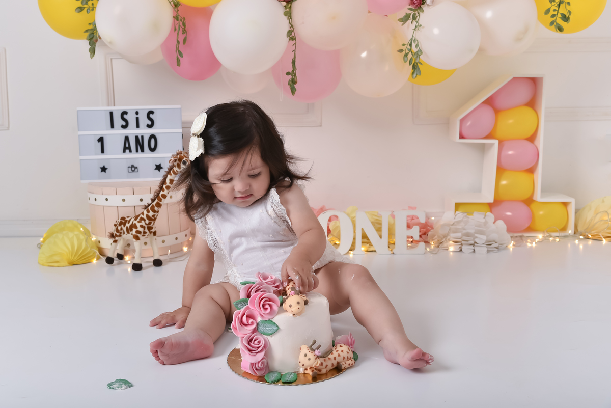 smash-the-cake-neutro-jardim-girafas-ensaio-estudio-santo-andre-thais-castro