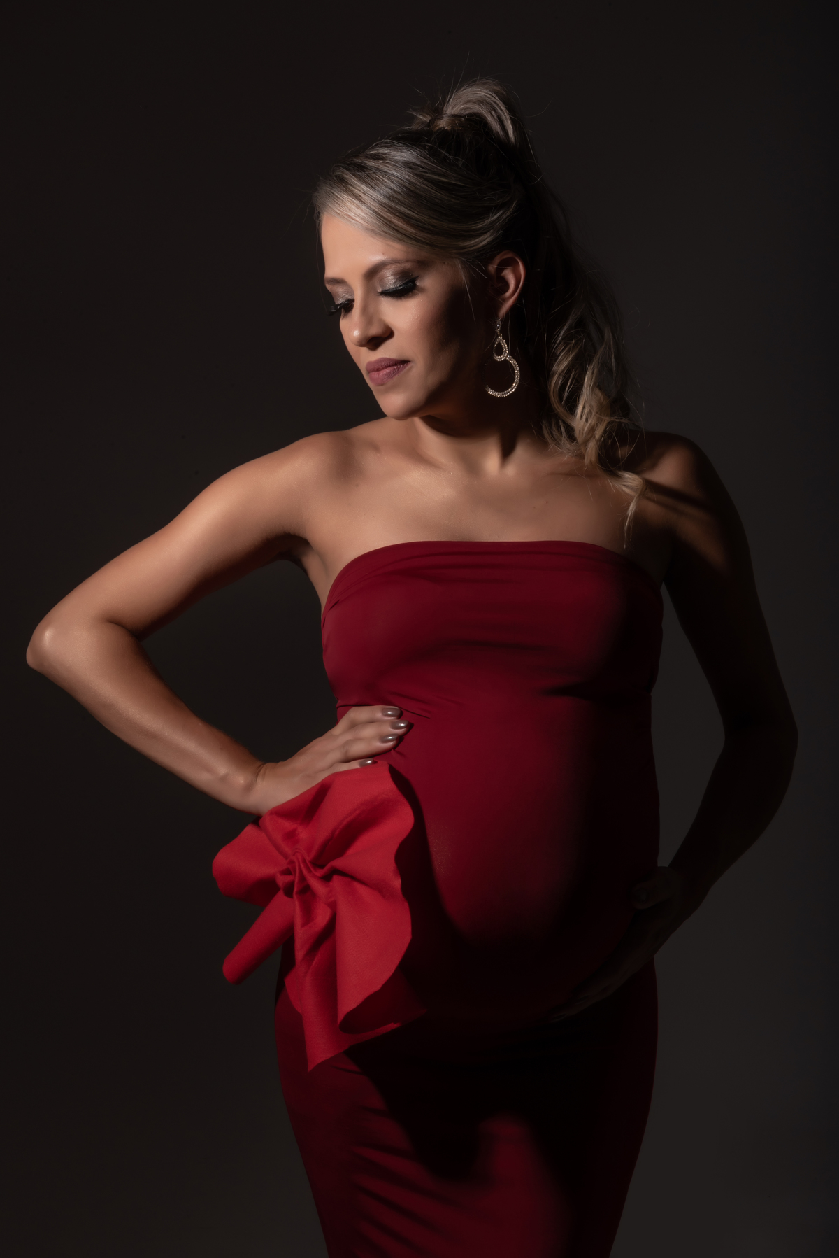 ensaio-gestante-luxo-fashion-chapeu-vestido-estudio-thais-castro-sao-paulo-santo-andre