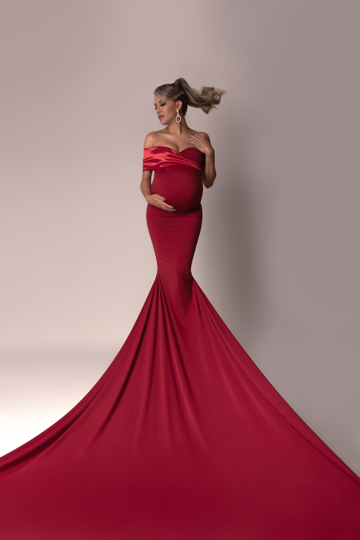 ensaio-gestante-luxo-fashion-chapeu-vestido-estudio-thais-castro-sao-paulo-santo-andre