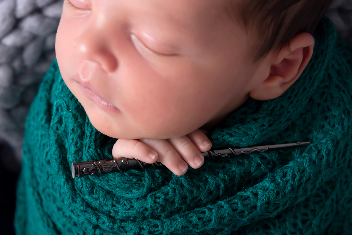 ensaio-newborn-personalizado-aviador-harry-potter-sonserina-santo-andre-são-paulo-estudio-thais-castro