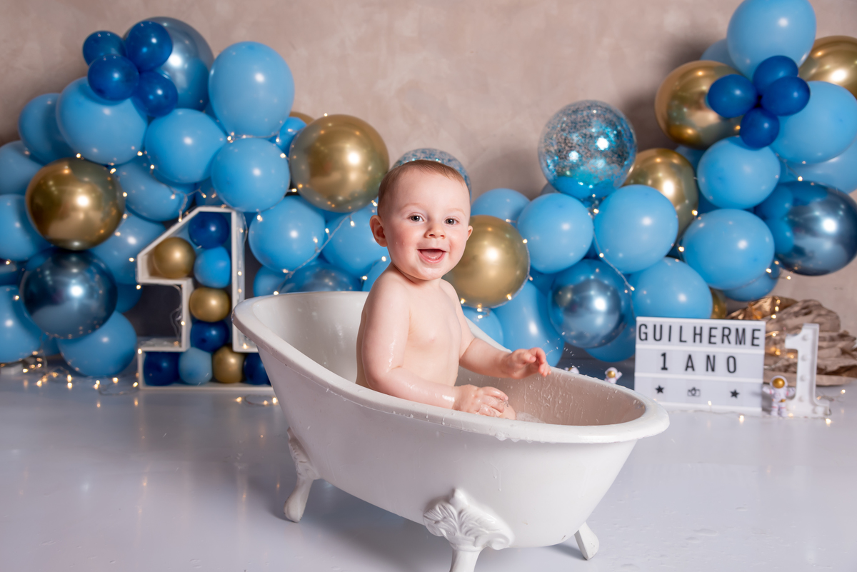 ensaio-smash-the-cake-neutro-luxo-azul-balões-estudio-thais-castro-santo-andre