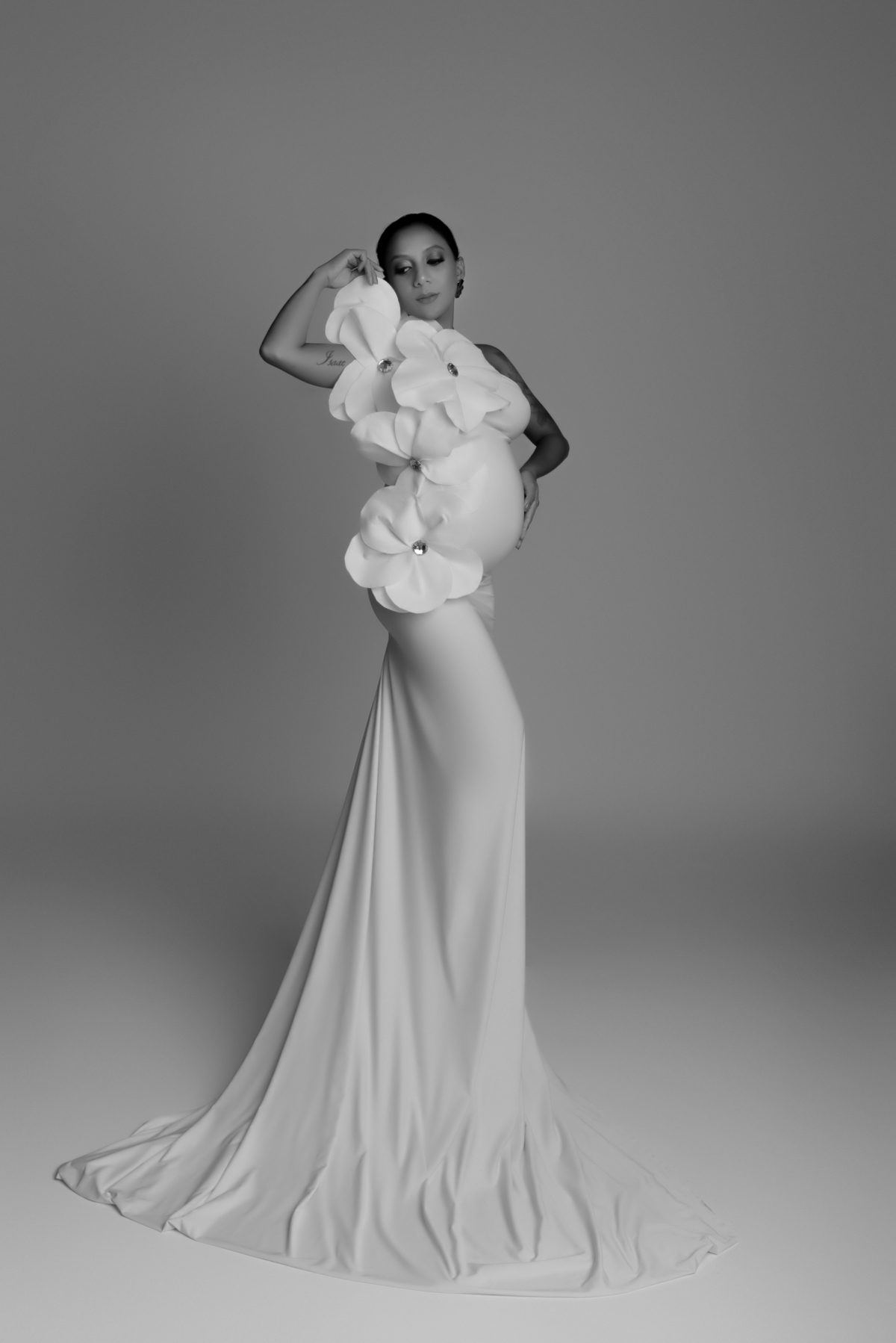 ensaio-gestante-gravida-moderno-banheira-luxo-fashion-santo-andre-são-paulo-estudio-thais-castro