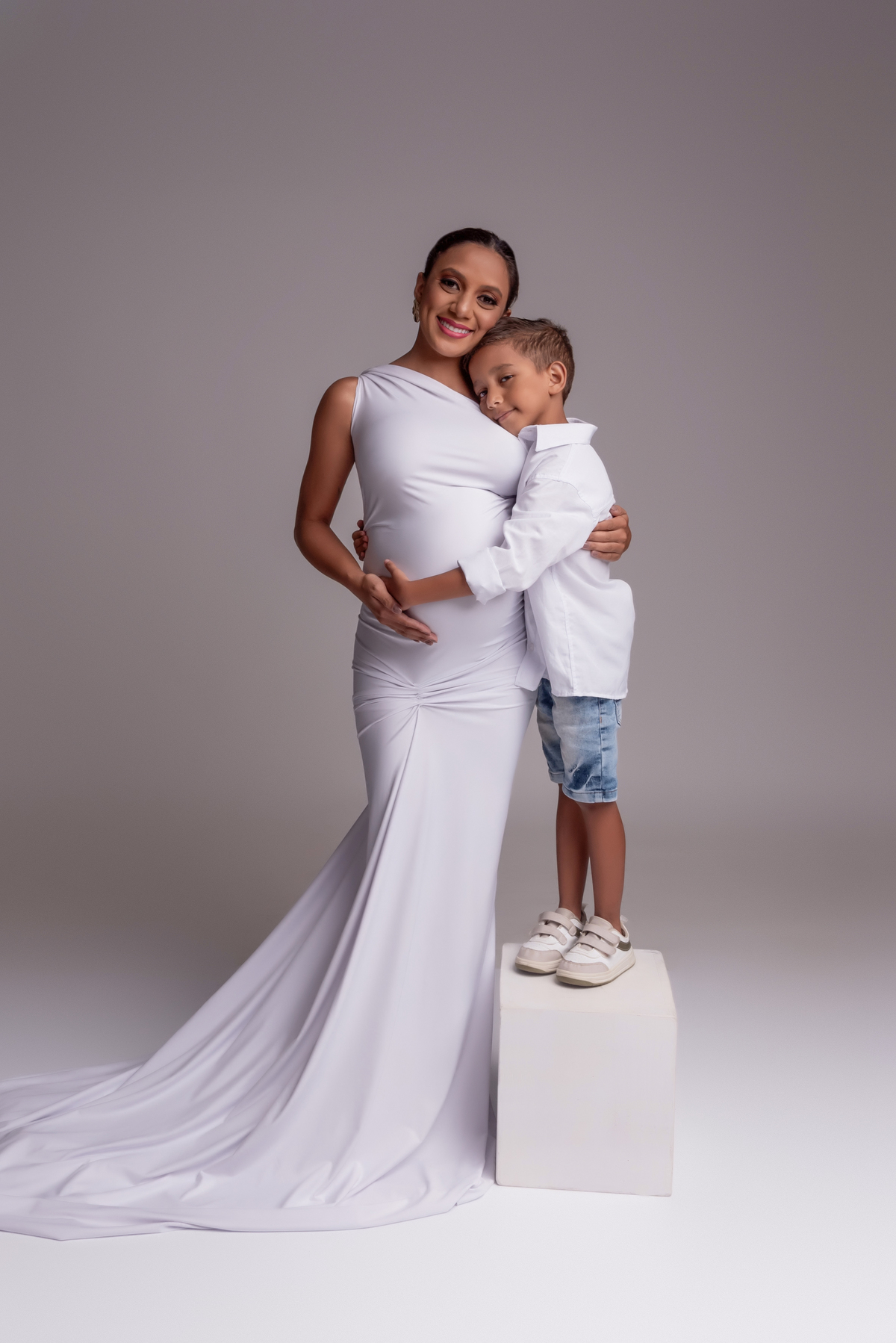 ensaio-gestante-gravida-moderno-banheira-luxo-fashion-santo-andre-são-paulo-estudio-thais-castro