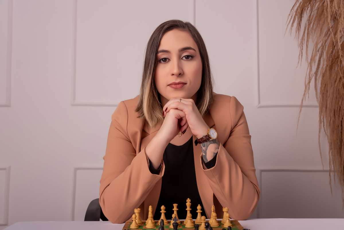 ensaio-corporativo-profissional-consultora-financeira-linkedin-administrativo-estudio-thais-castro