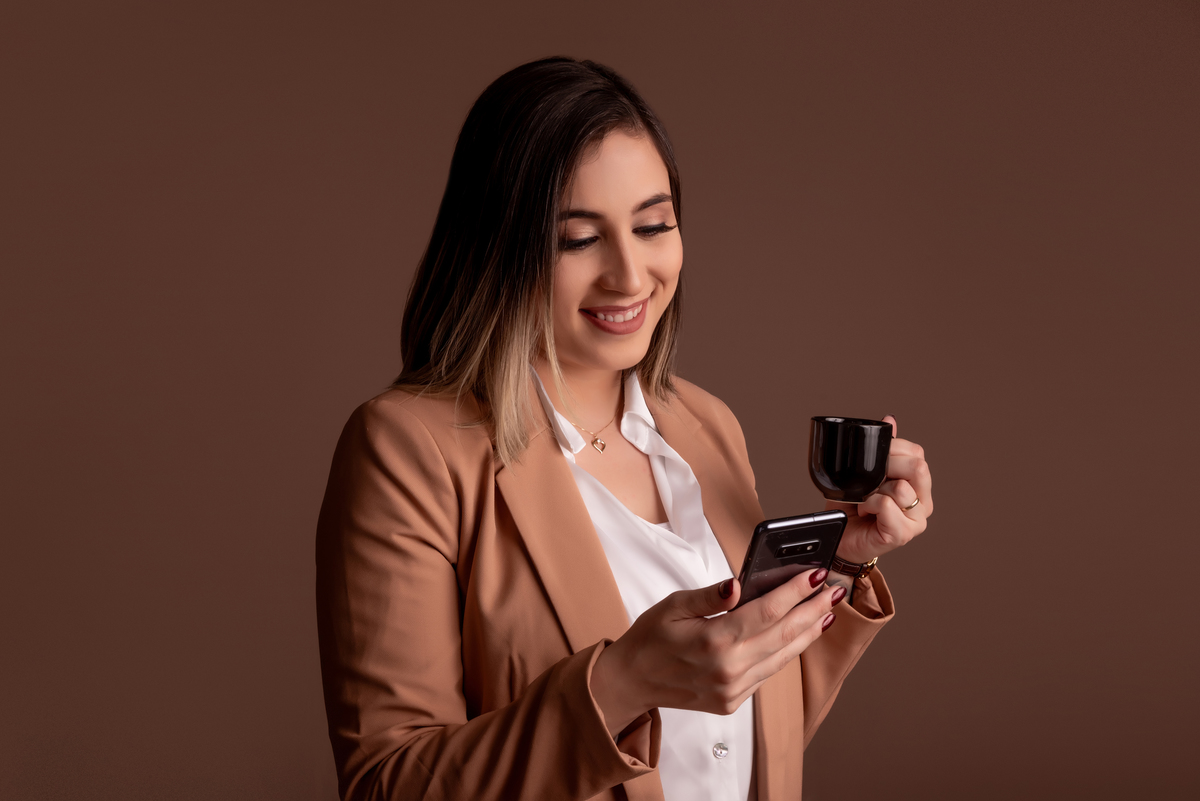 ensaio-corporativo-profissional-consultora-financeira-linkedin-administrativo-estudio-thais-castro