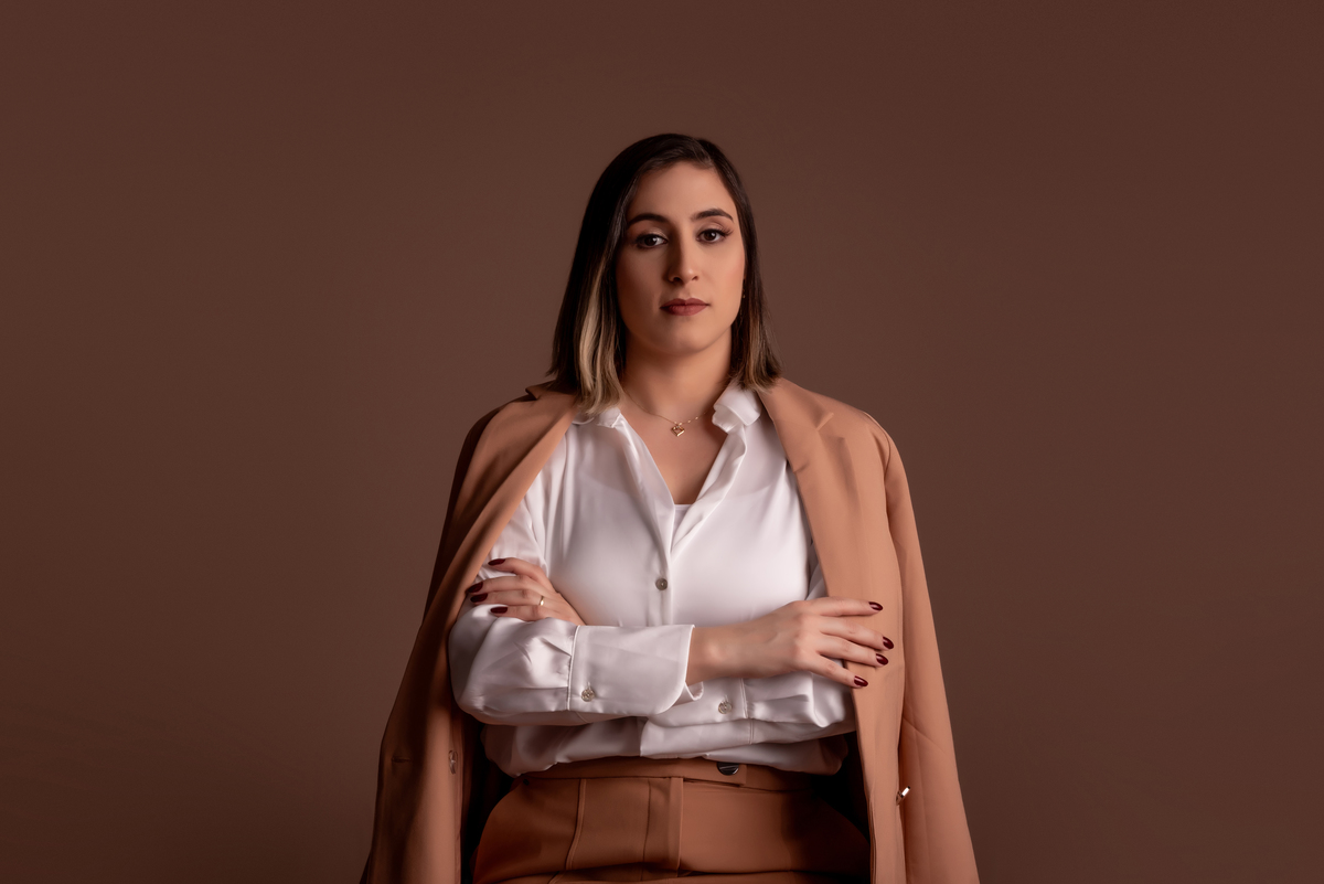 ensaio-corporativo-profissional-consultora-financeira-linkedin-administrativo-estudio-thais-castro