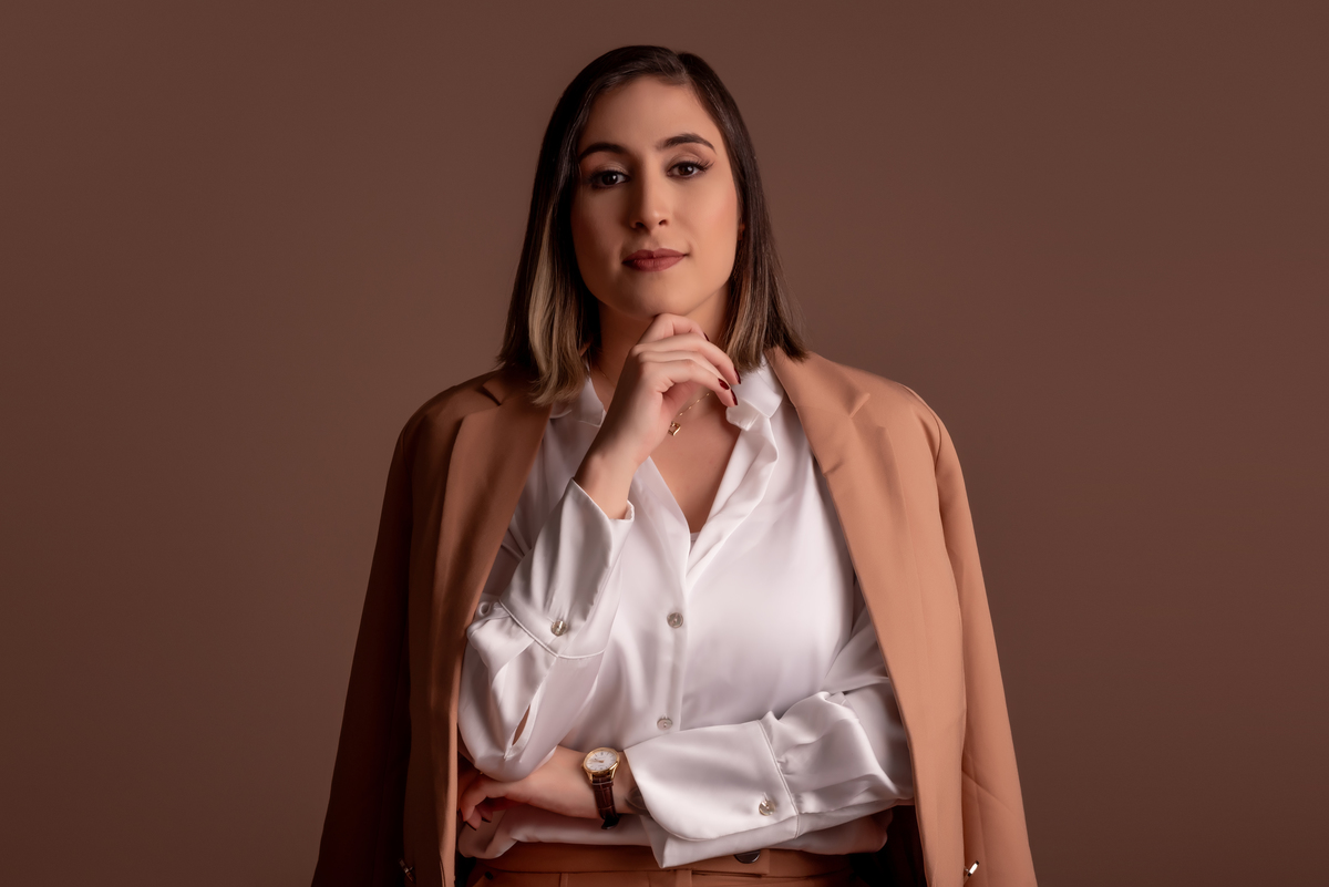 ensaio-corporativo-profissional-consultora-financeira-linkedin-administrativo-estudio-thais-castro