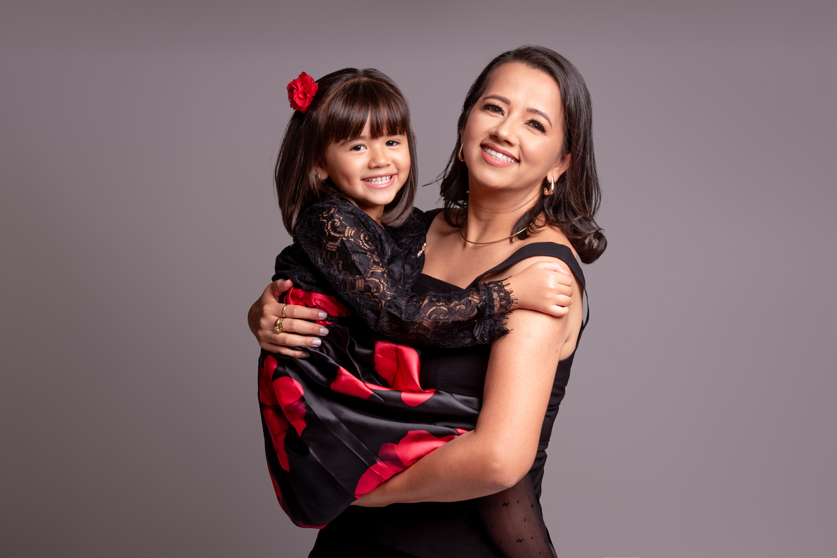 ensaio-familia-mae-e-filha-estudio-thais-castro-santo-andre