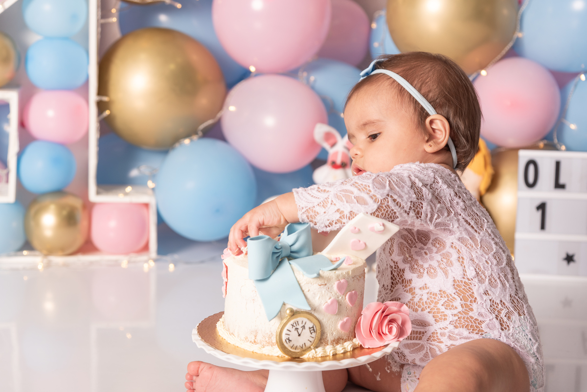 smash-the-cake-alice-pais-maravilhas-estudio-thais-castro-primeiro-aninho-aniversario