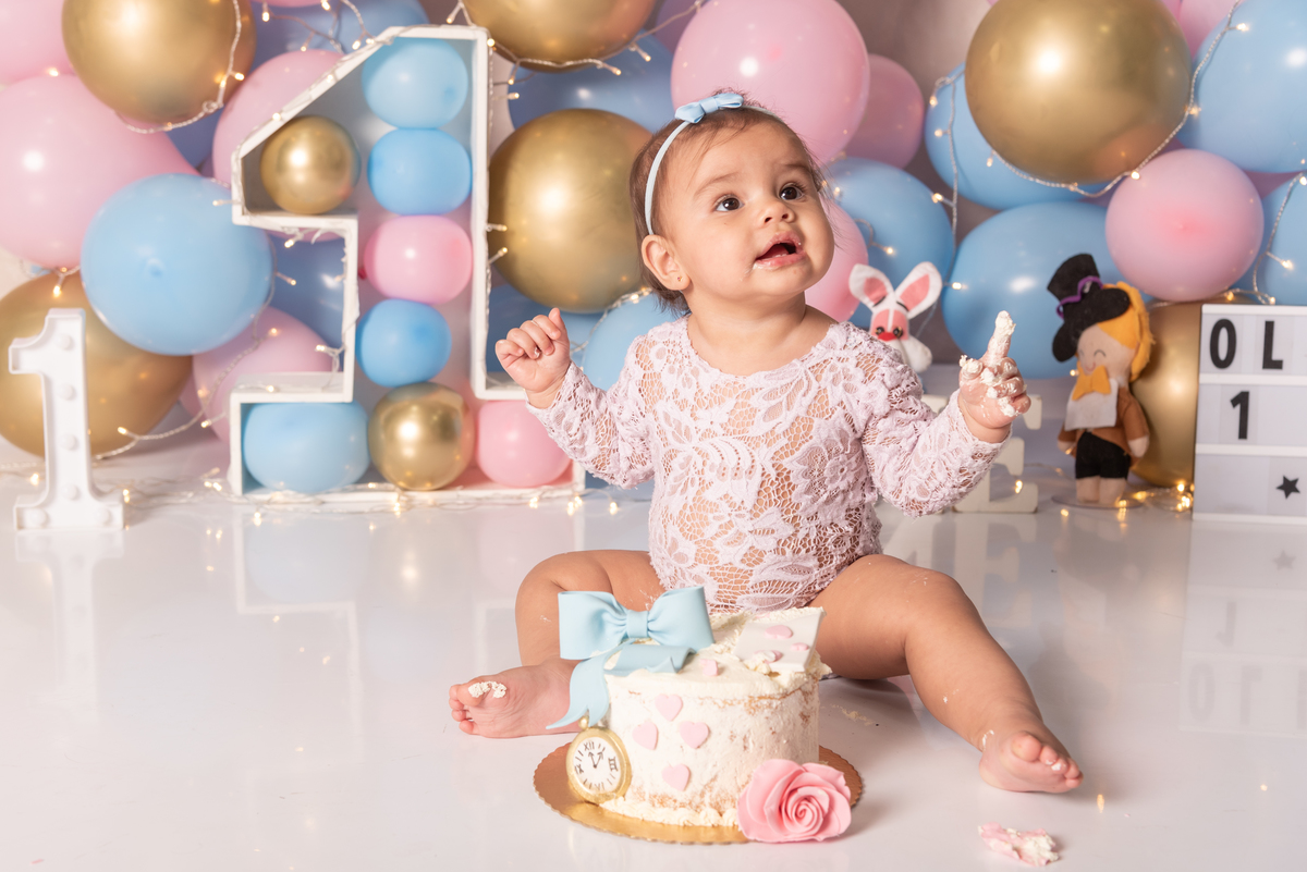 smash-the-cake-alice-pais-maravilhas-estudio-thais-castro-primeiro-aninho-aniversario