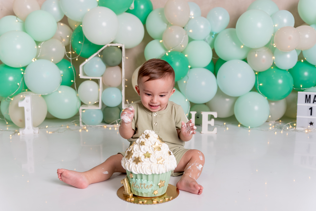 smash-the-cake-neutro-primeiro-ano-aniversario-estudio-thais-castro