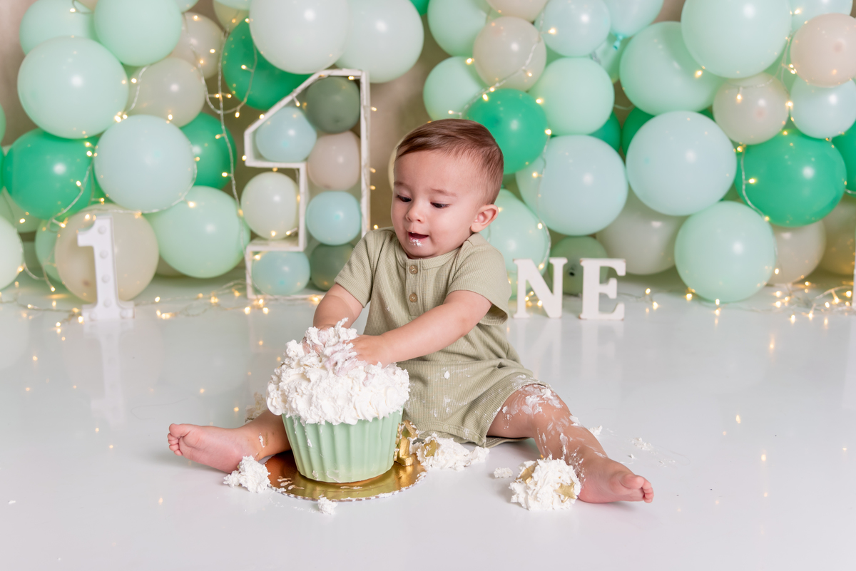 smash-the-cake-neutro-primeiro-ano-aniversario-estudio-thais-castro