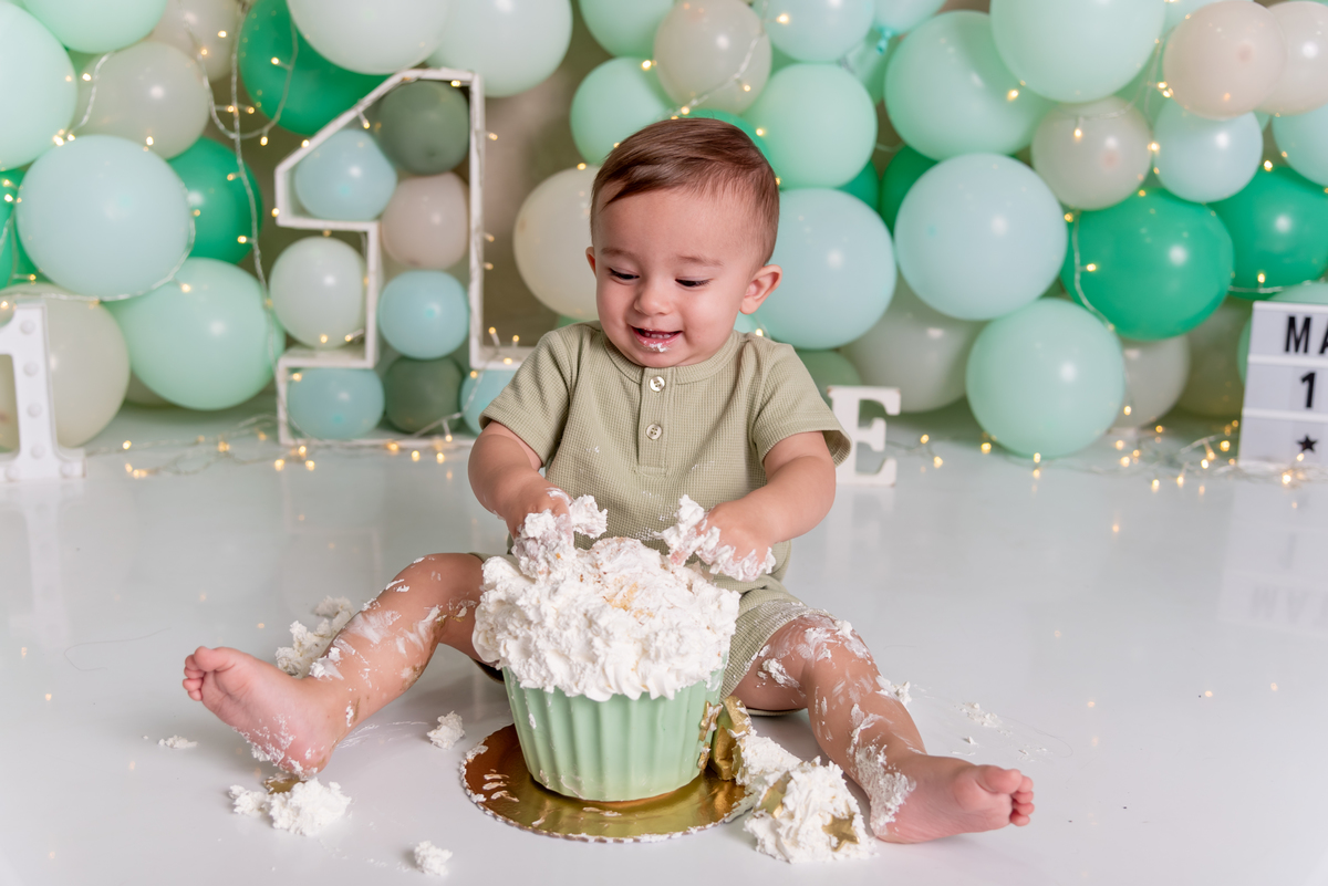 smash-the-cake-neutro-primeiro-ano-aniversario-estudio-thais-castro