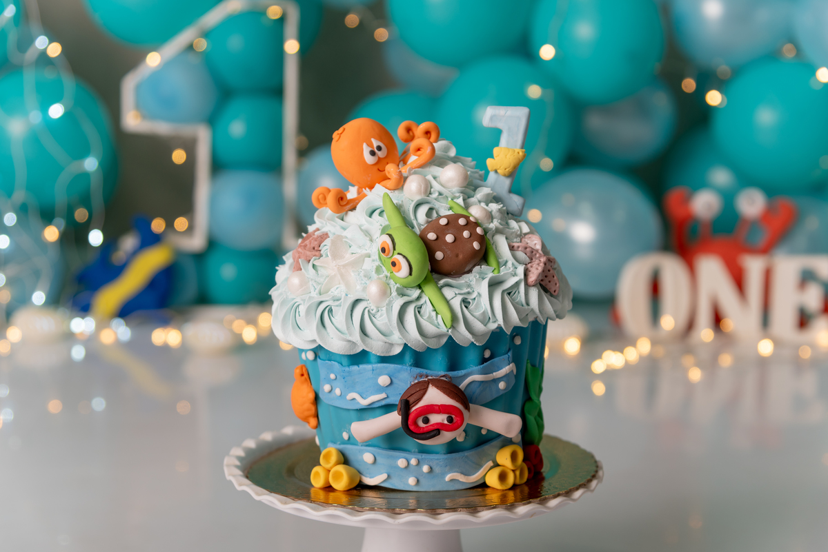 smash-the-cake-fundo-mar-primeiro-ano-aniversario-estudio-thais-castro
