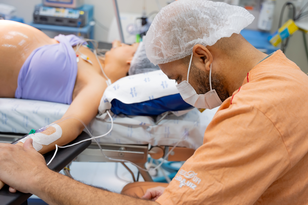 fotografia-parto-cesaria-rede-dor-recem-nascido-estudio-thais-castro-brooklin-morumbi-ibirapuera-moema-abc-tatuapé