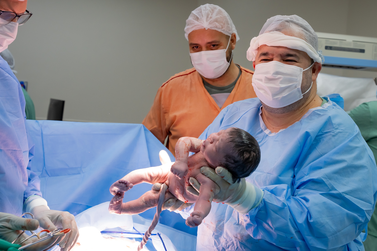 fotografia-parto-cesaria-rede-dor-recem-nascido-estudio-thais-castro-brooklin-morumbi-ibirapuera-moema-abc-tatuapé