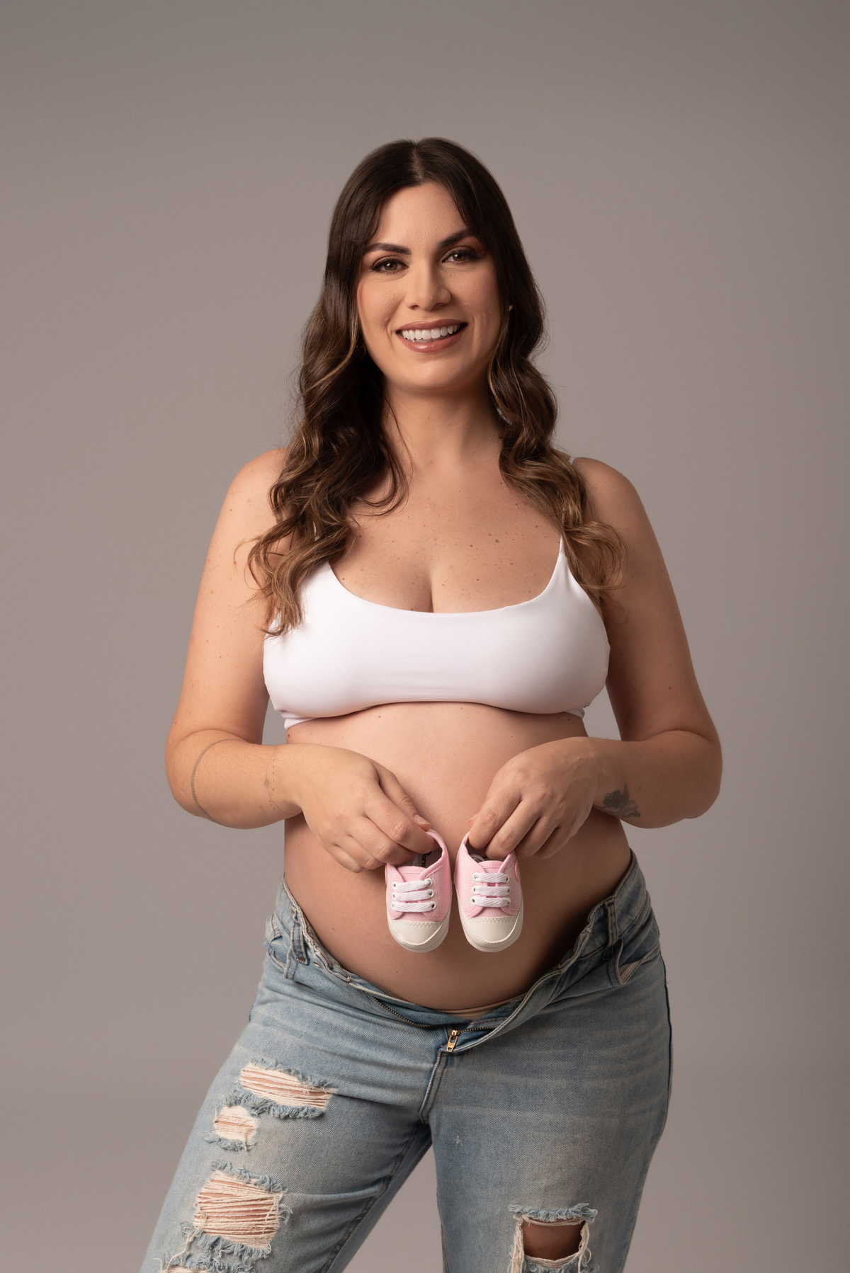 ensaio-gestante-clean-classico-jeans-fashion-maternidade-familia-estudio-thais-castro-brooklin-itaim-jardins-moema-campo-belo-santo-amaro-osasco-abc