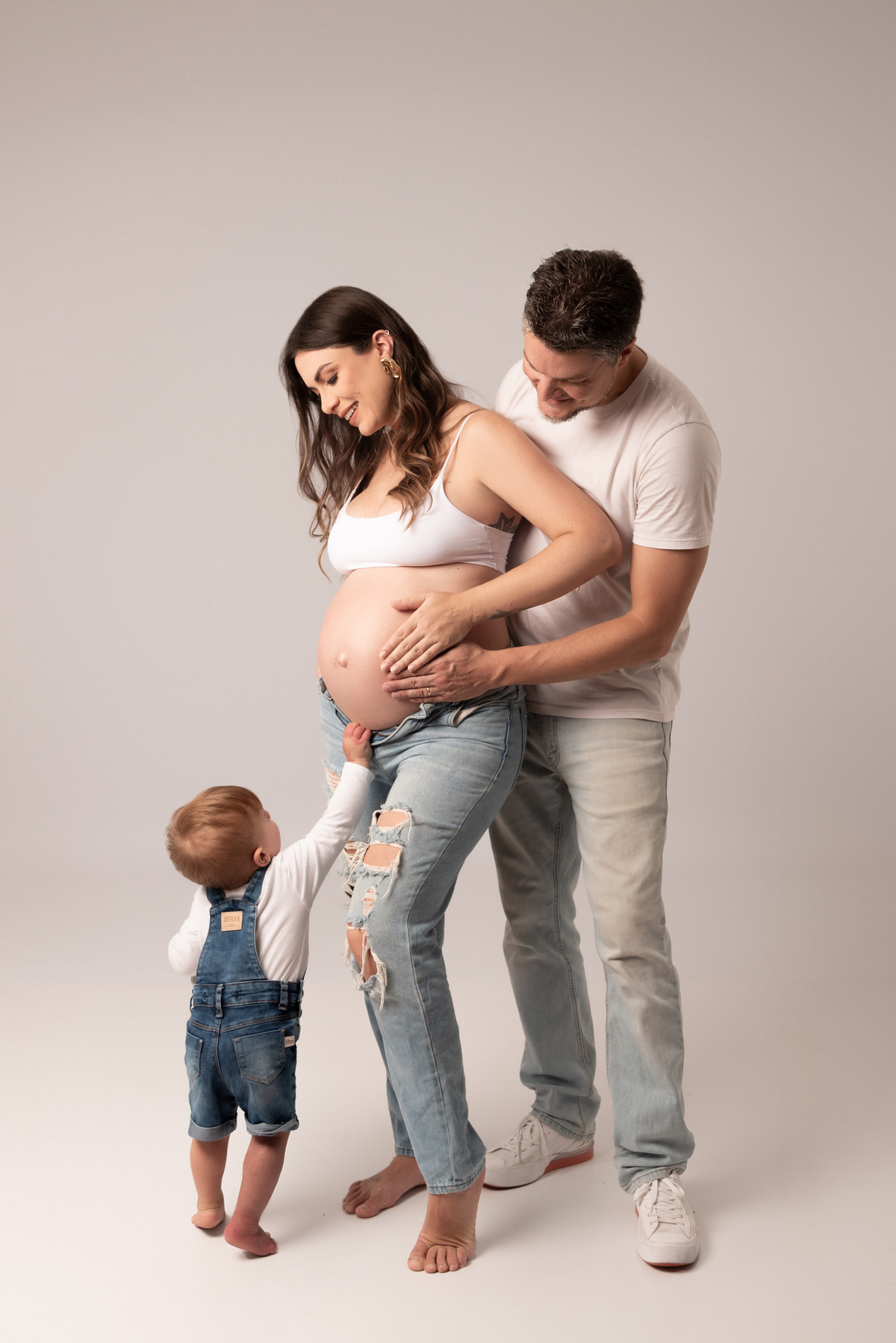 ensaio-gestante-clean-classico-jeans-fashion-maternidade-familia-estudio-thais-castro-brooklin-itaim-jardins-moema-campo-belo-santo-amaro-osasco-abc