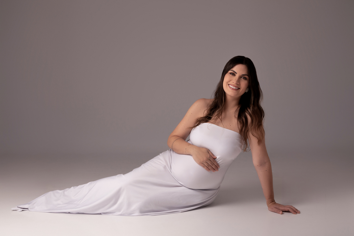 ensaio-gestante-clean-classico-jeans-fashion-maternidade-familia-estudio-thais-castro-brooklin-itaim-jardins-moema-campo-belo-santo-amaro-osasco-abc