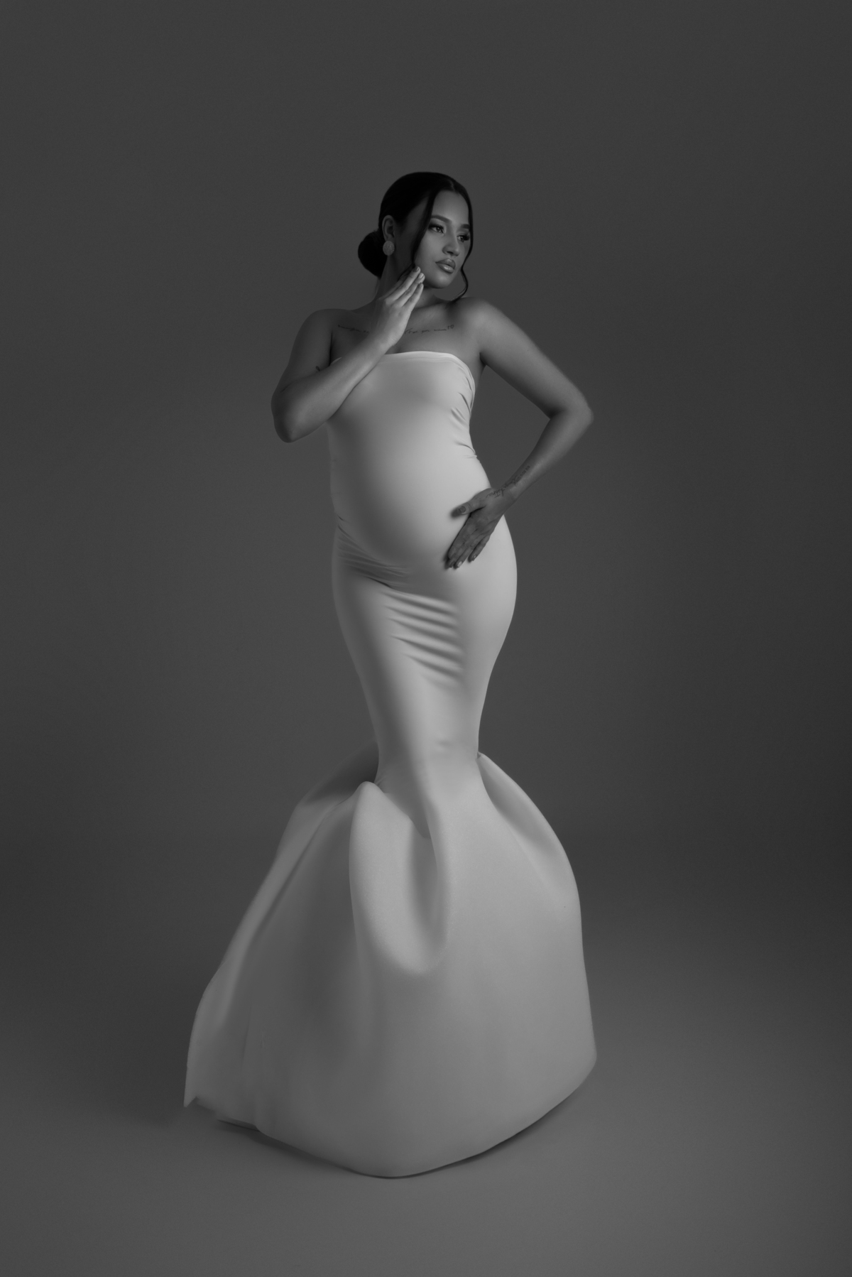 ensaio-gestante-clean-classico-jeans-fashion-maternidade-familia-estudio-thais-castro-brooklin-itaim-jardins-moema-campo-belo-santo-amaro-osasco-abc