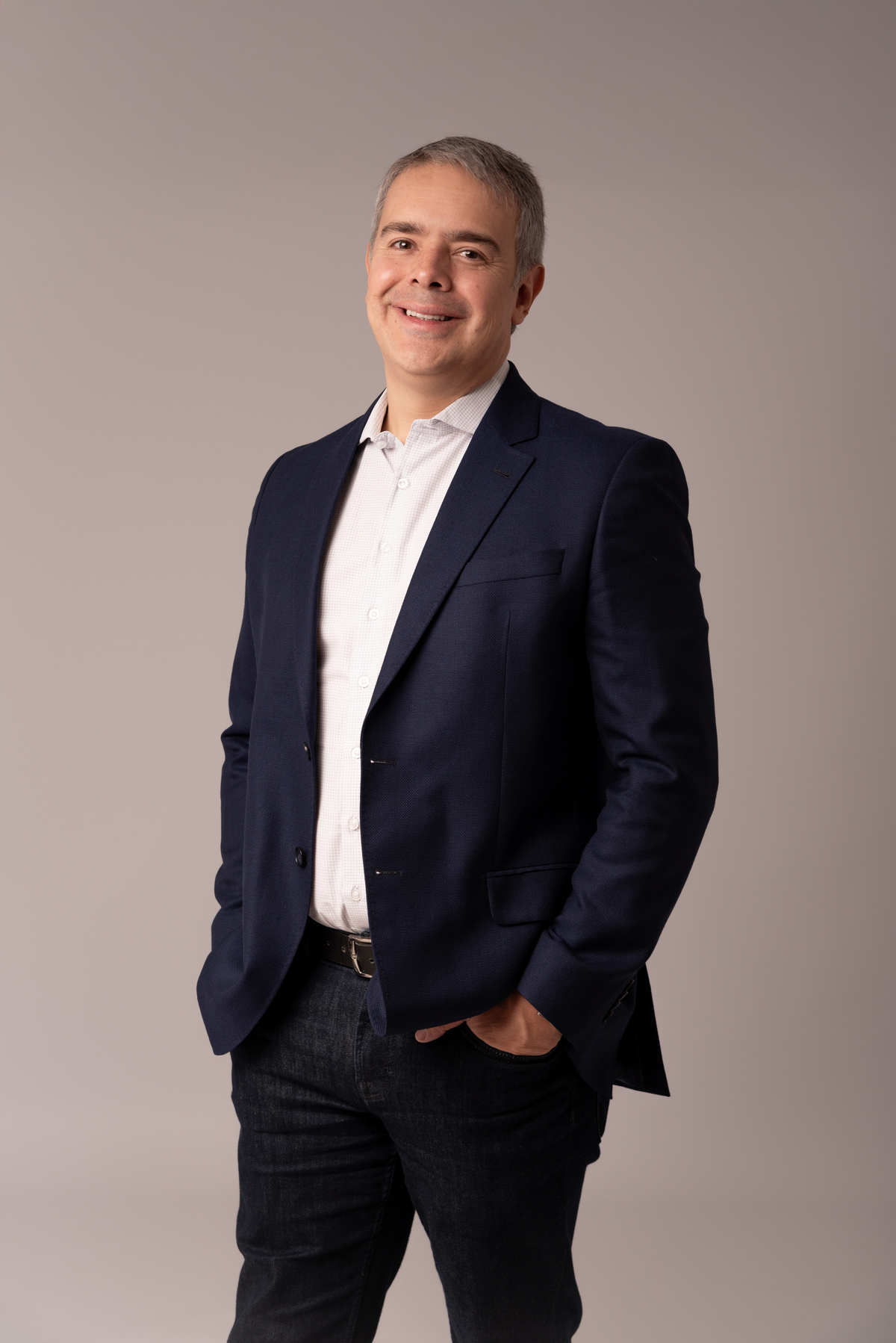 ensaio-corporativo-masculino-empresario-medico-financeiro-linkedin-estudio-thais-castro-brooklin-campo-belo-santo-amaro-moema-itaim-bibi-jardins-ibirapuera-morumbi