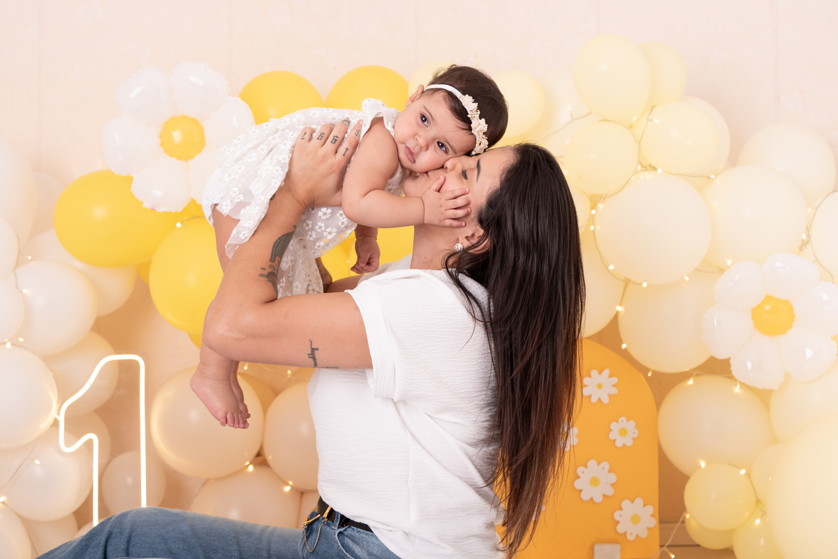 ensaio-smash-the-cake-bebe-margaridas-aniversario-comemorativo-estudio-thais-castro-brooklin-itaim-bibi-moema-abc-jardins-ibirapuera-morumbi-perdizes