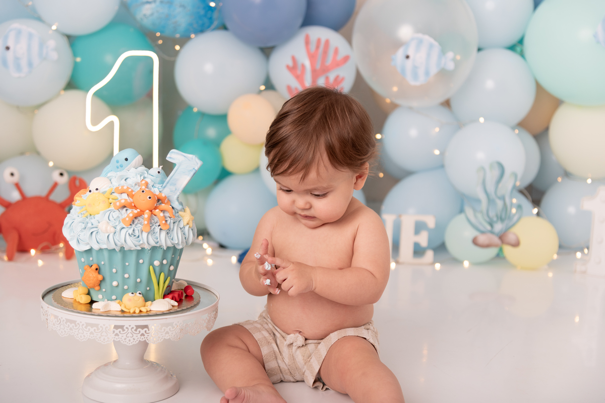ensaio-smash-the-cake-fundo-do-mar-menino-primeiro-ano-brooklin-itaim-jardins-morumbi-ibirapuera-campo-belo-santo-amaro-osasco-ipiranga-vila-mariana-bela-vista-fashion-classico-estudio-thais-castro