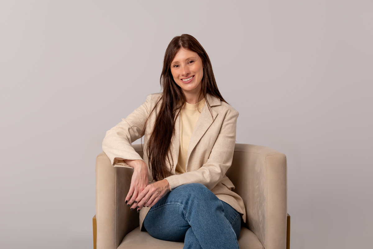 ensaio-corporativo-profissional-limkedin-empresas-feminino-brooklin-itaim-jardins-morumbi-ibirapuera-campo-belo-santo-amaro-osasco-ipiranga-vila-mariana-bela-vista-fashion-classico-estudio-thais-castro