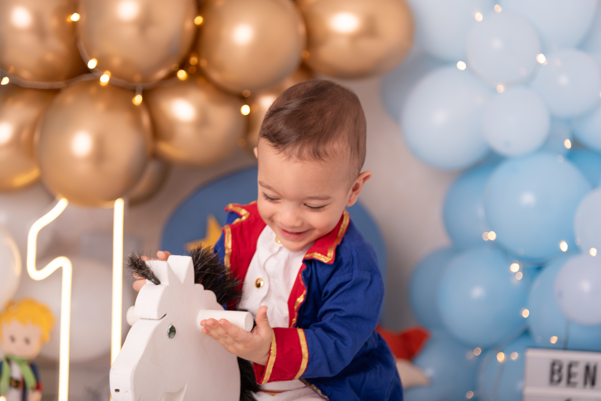 ensaio-smash-the-cake-aniversario-pequeno-principe-primeiro-ano-produção-clean-familia-gravida-moema-itaim-brooklin-campo-belo-ibirapuera-ipiranga-estudio-thais-castro