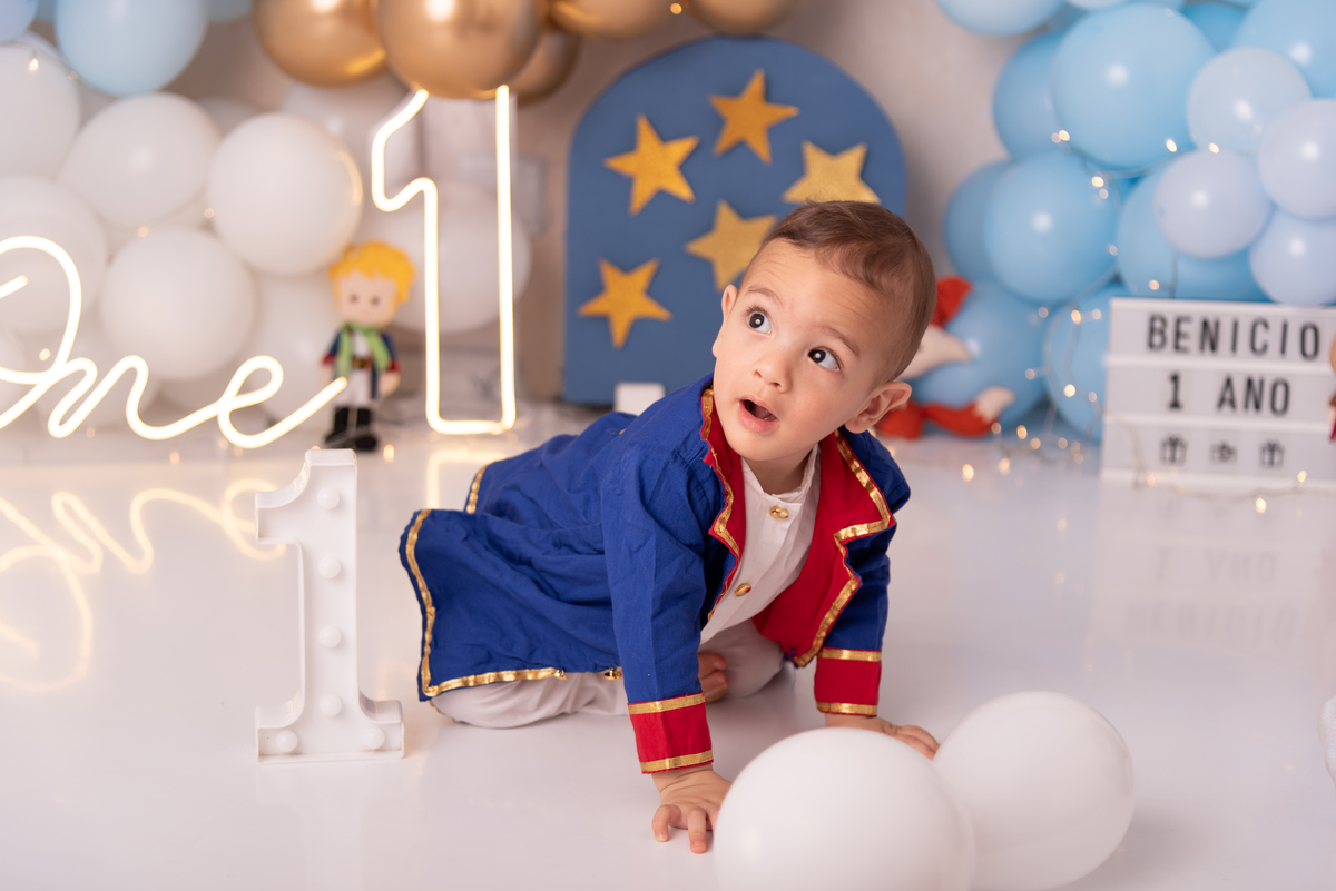 ensaio-smash-the-cake-aniversario-pequeno-principe-primeiro-ano-produção-clean-familia-gravida-moema-itaim-brooklin-campo-belo-ibirapuera-ipiranga-estudio-thais-castro