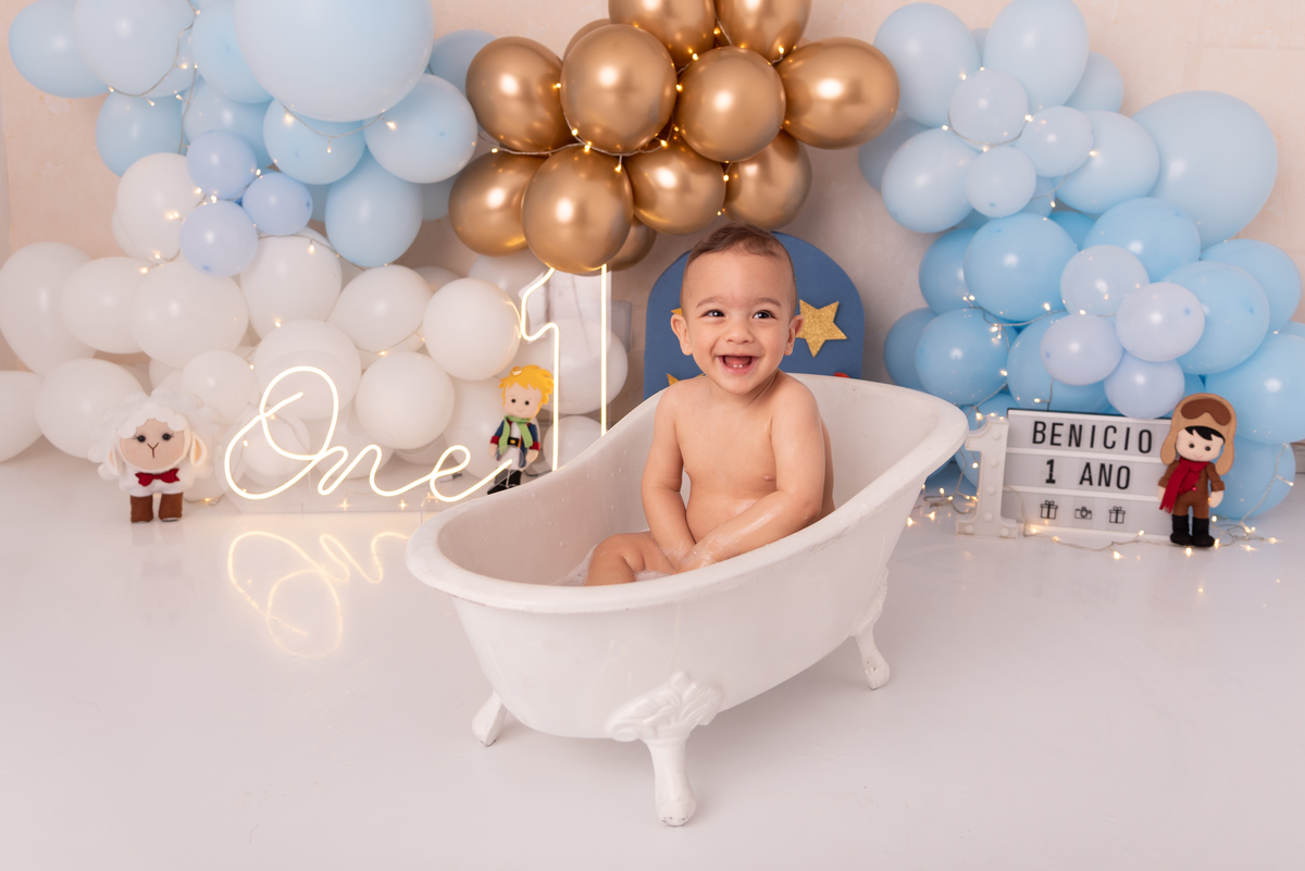 ensaio-smash-the-cake-aniversario-pequeno-principe-primeiro-ano-produção-clean-familia-gravida-moema-itaim-brooklin-campo-belo-ibirapuera-ipiranga-estudio-thais-castro