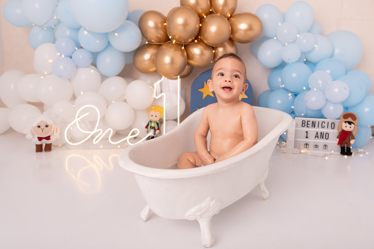 ensaio-smash-the-cake-aniversario-pequeno-principe-primeiro-ano-produção-clean-familia-gravida-moema-itaim-brooklin-campo-belo-ibirapuera-ipiranga-estudio-thais-castro