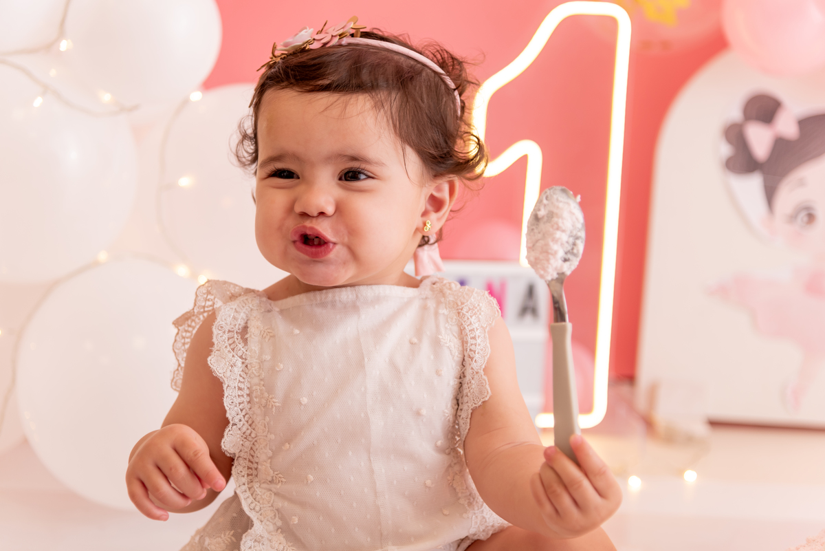 ensaio-smash-the-cake-aniversario-bailarina-princesa-primeiro-ano-produção-clean-familia-gravida-moema-itaim-brooklin-campo-belo-ibirapuera-ipiranga-estudio-thais-castro