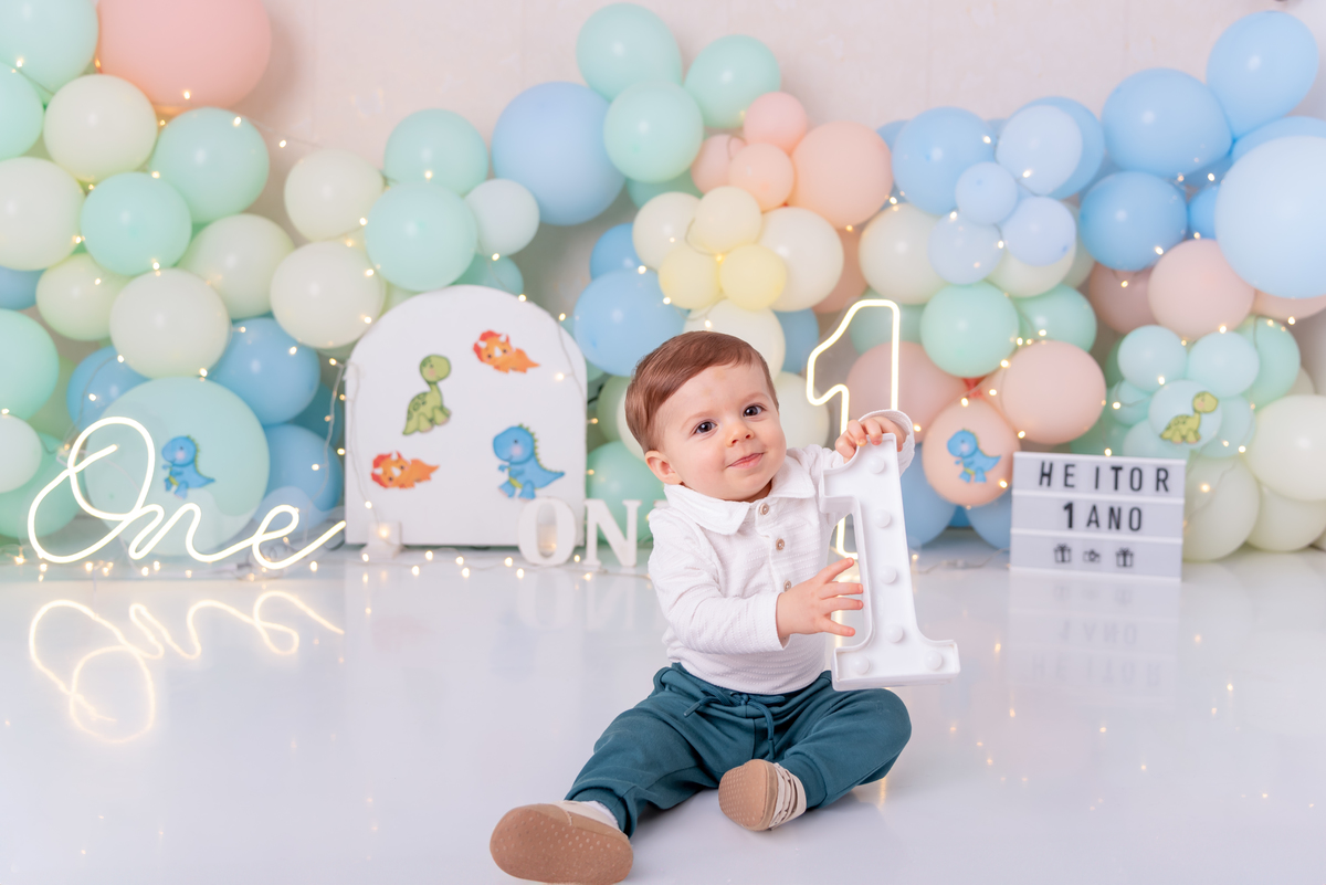 ensaio-smash-the-cake-aniversario-dinossauros-baby-primeiro-ano-produção-clean-familia-gravida-moema-itaim-brooklin-campo-belo-ibirapuera-ipiranga-estudio-thais-castro