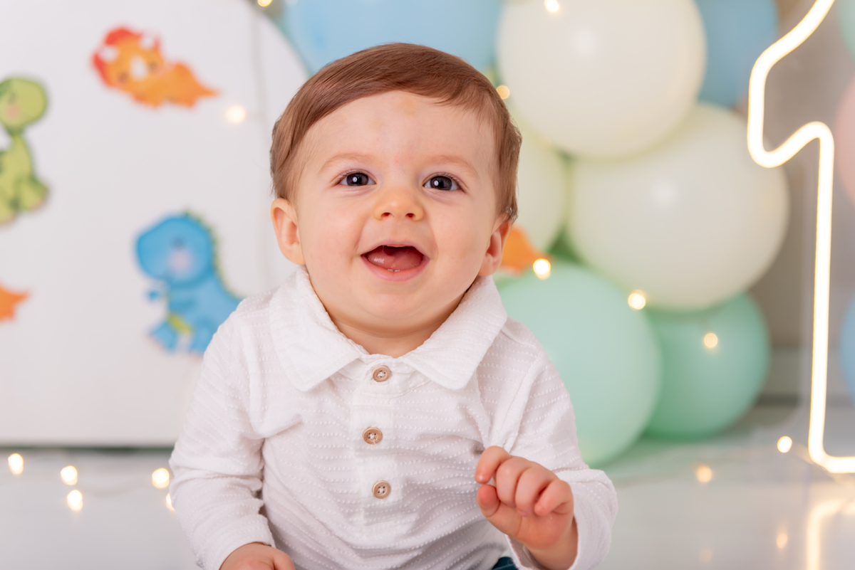 ensaio-smash-the-cake-aniversario-dinossauros-baby-primeiro-ano-produção-clean-familia-gravida-moema-itaim-brooklin-campo-belo-ibirapuera-ipiranga-estudio-thais-castro