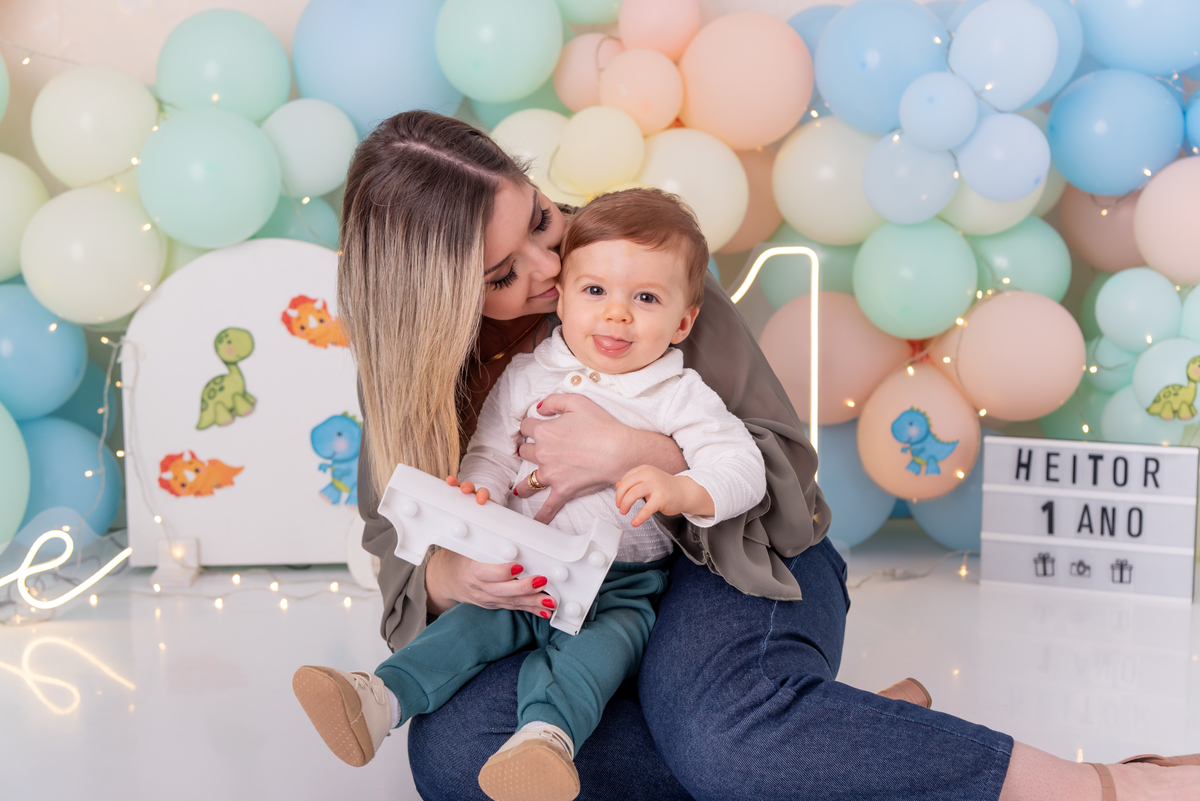 ensaio-smash-the-cake-aniversario-dinossauros-baby-primeiro-ano-produção-clean-familia-gravida-moema-itaim-brooklin-campo-belo-ibirapuera-ipiranga-estudio-thais-castro