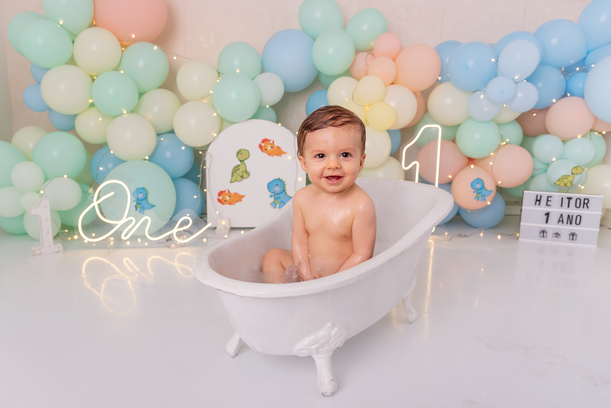 ensaio-smash-the-cake-aniversario-dinossauros-baby-primeiro-ano-produção-clean-familia-gravida-moema-itaim-brooklin-campo-belo-ibirapuera-ipiranga-estudio-thais-castro