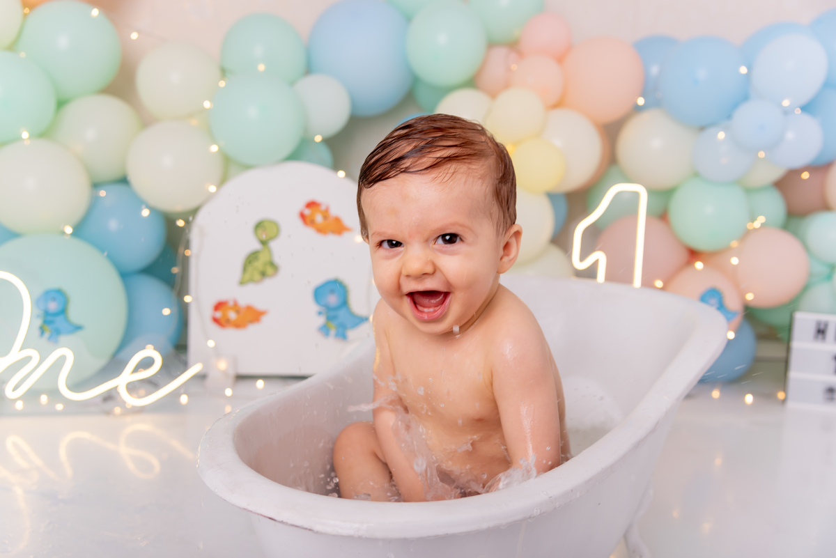 ensaio-smash-the-cake-aniversario-dinossauros-baby-primeiro-ano-produção-clean-familia-gravida-moema-itaim-brooklin-campo-belo-ibirapuera-ipiranga-estudio-thais-castro