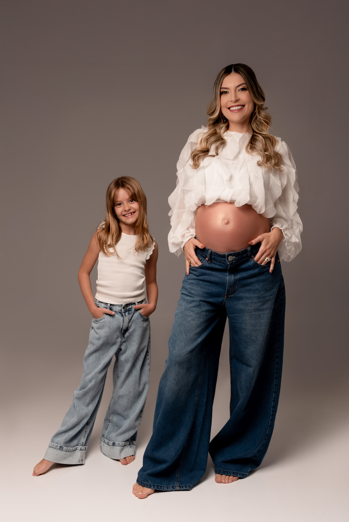 ensaio-gestante-fashion-clean-jeans-moda-alto-padrão-brooklin-itaim-bibi-moema-jardins-ibirapuera-campo-belo-santo-amaro-monções-ipiranga-estudio-thais-castro